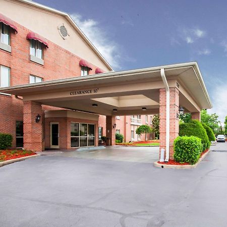 Quality Inn & Suites Germantown North Buitenkant foto