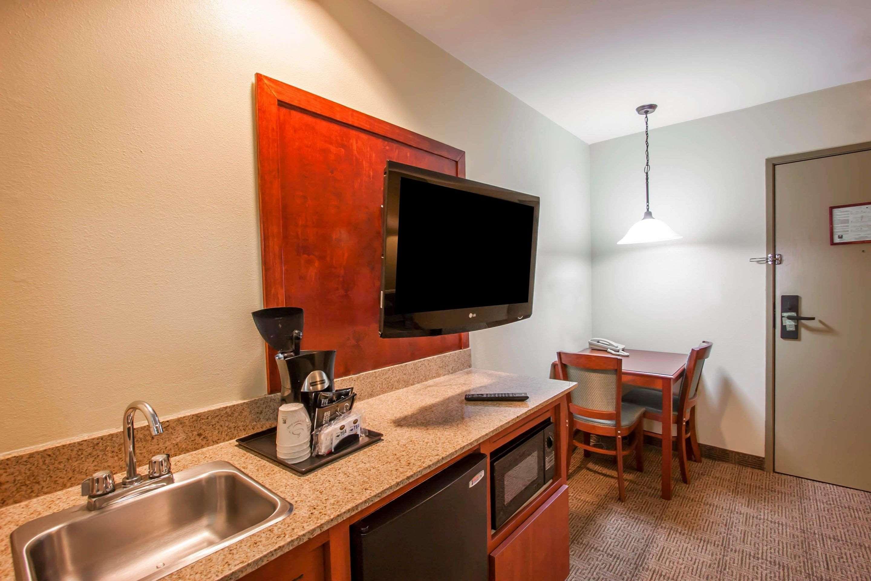 Quality Inn & Suites Germantown North Buitenkant foto