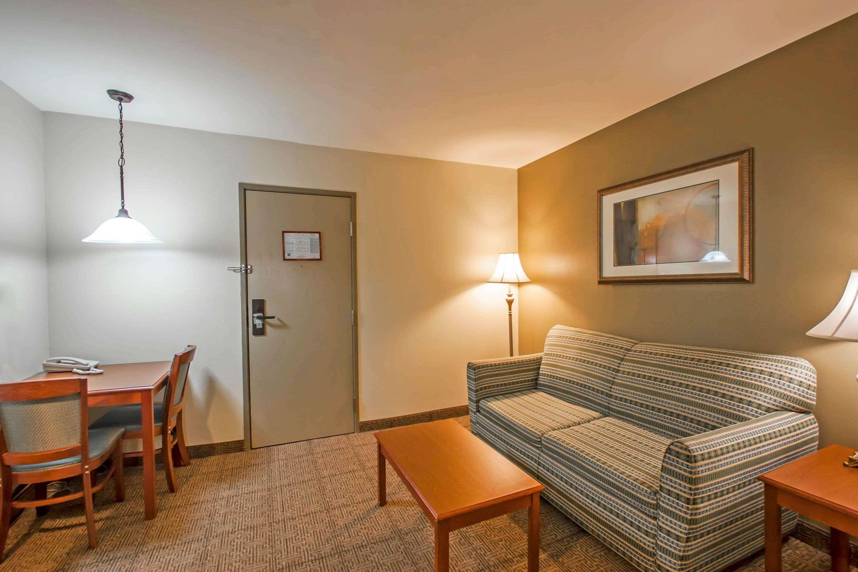 Quality Inn & Suites Germantown North Buitenkant foto