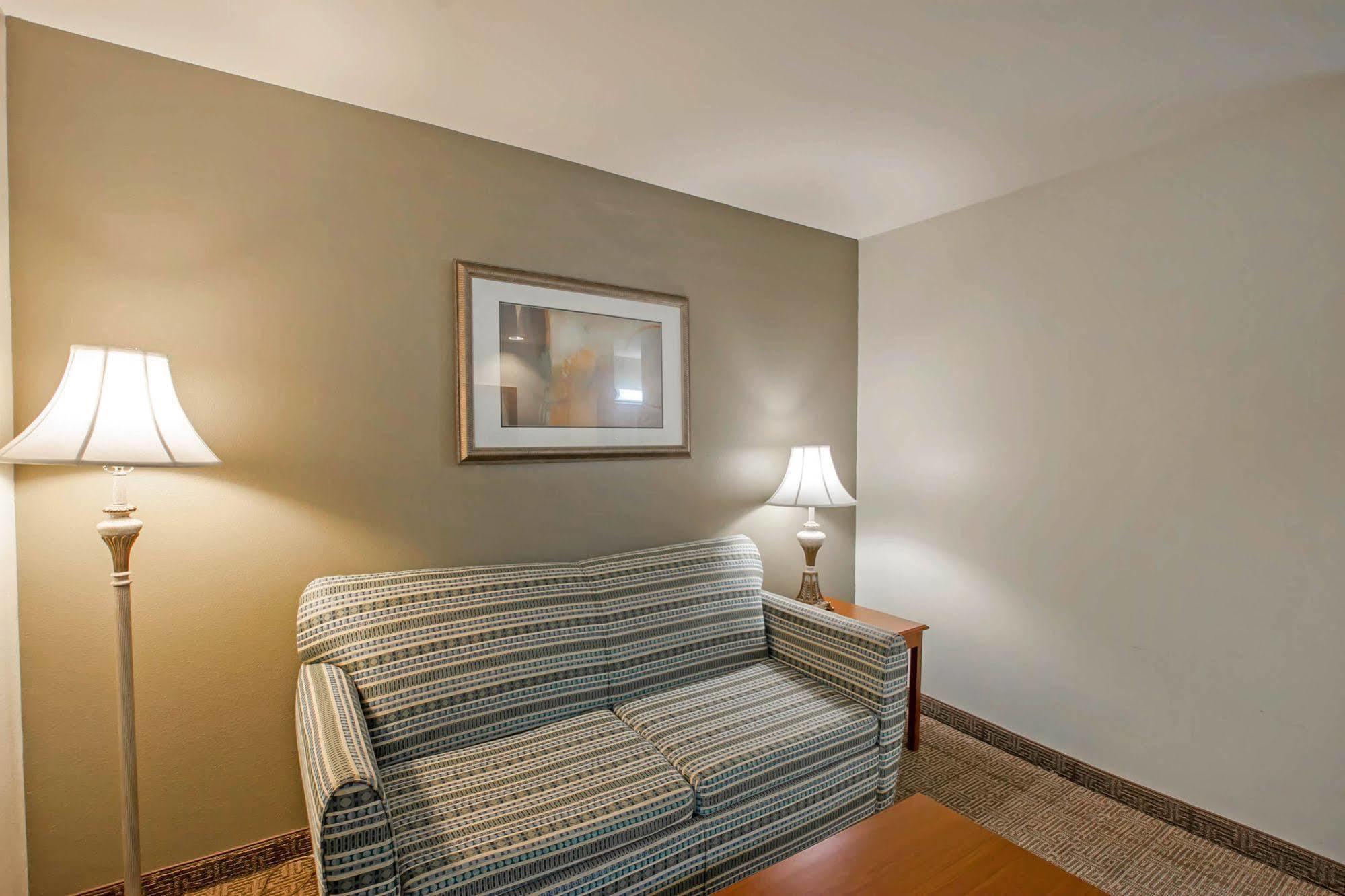 Quality Inn & Suites Germantown North Buitenkant foto